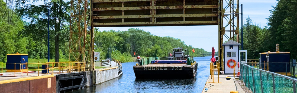How an Oversized Aquarium Panel Traveled Through New York’s Canal System